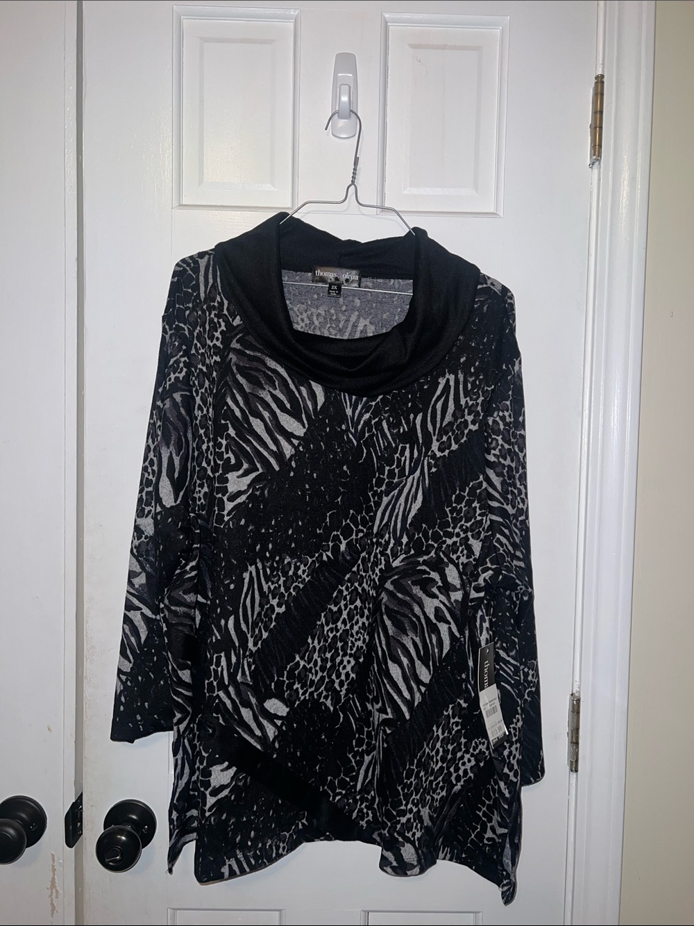 Women's Black & Gray Animal-Print Cowl Neck Sweater